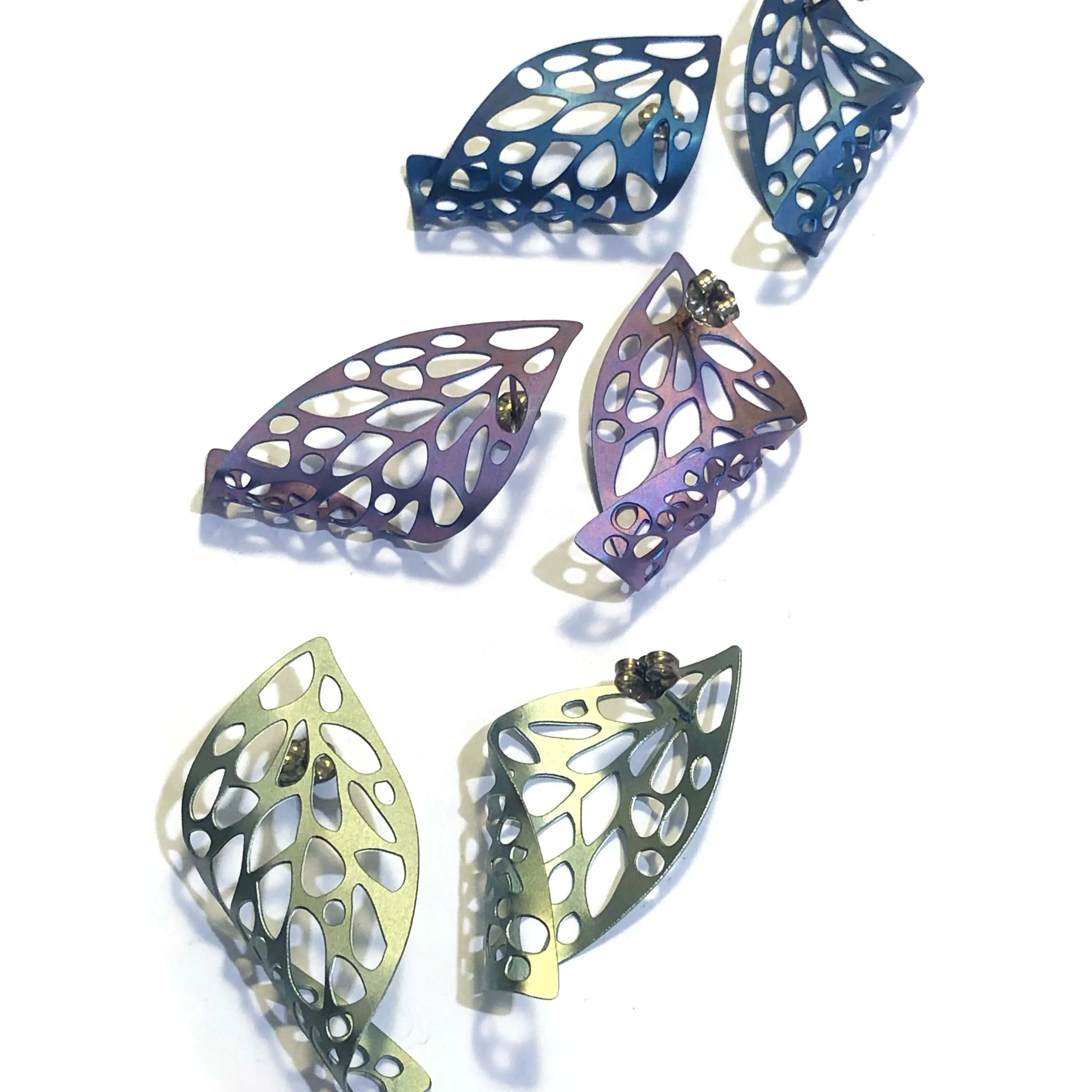 Curled Leaf Skeleton Stud Earrings - Gold